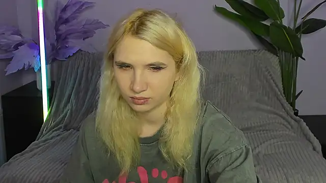 Kitty Blondie online show from 8, 4, 2026