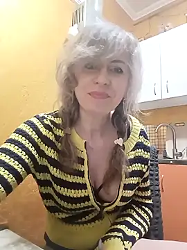 Snapshot of TaynaSecret chatting on 5, 4, 2026 TaynaSecret online show from 5, 4, 2026