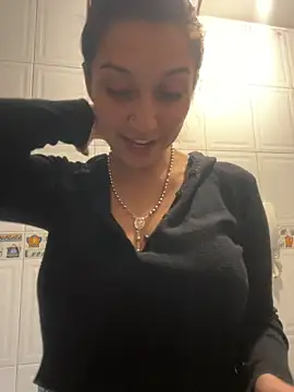 Snapshot of Isabella_varella- chatting on 15, 4, 2026 Isabella varella- online show from 15, 4, 2026