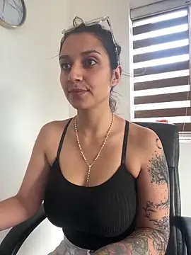 Snapshot of Isabella_varella- chatting on 28, 4, 2026 Isabella varella- online show from 28, 4, 2026
