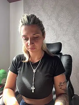 Snapshot of Isabella_varella- chatting on 22, 6, 2026 Isabella varella- online show from 22, 6, 2026
