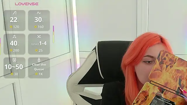 Snapshot of NightLeaf chatting on 8, 4, 2026 NightLeaf online show from 8, 4, 2026