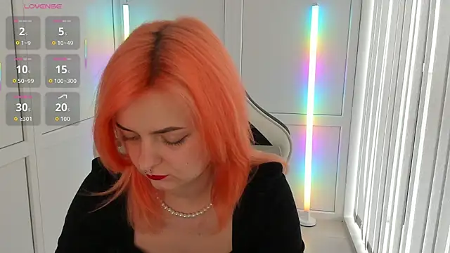 Snapshot of NightLeaf chatting on 10, 4, 2026 NightLeaf online show from 10, 4, 2026