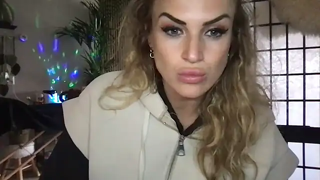 Snapshot of BlondSeduction chatting on 13, 5, 2026 BlondSeduction online show from 13, 5, 2026