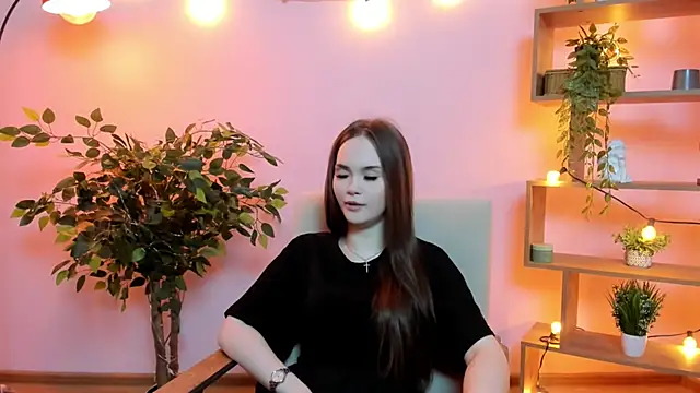 Snapshot of LuraPodraza chatting on 5, 4, 2026 LuraPodraza online show from 5, 4, 2026