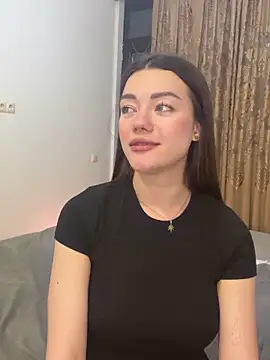 Snapshot of LucyVixxen chatting on 8, 4, 2026 LucyVixxen online show from 8, 4, 2026