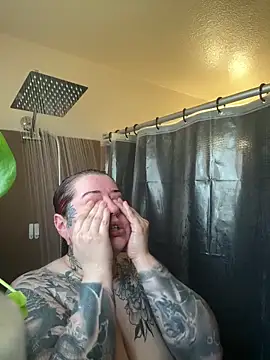 Snapshot of everythingyours chatting on 6, 4, 2026 everythingyours online show from 6, 4, 2026