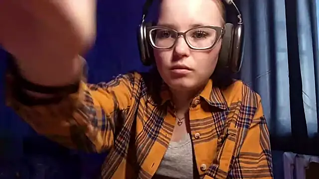 Sheriscute online show from 7, 4, 2026