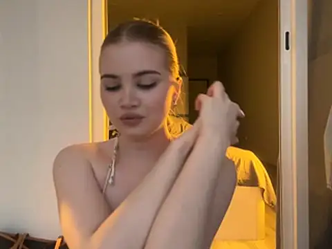Snapshot of kirtova_ chatting on 9, 7, 2026 kirtova online show from 9, 7, 2026