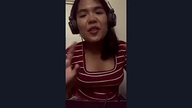 Snapshot of JewellKautzer chatting on 6, 4, 2026 JewellKautzer online show from 6, 4, 2026