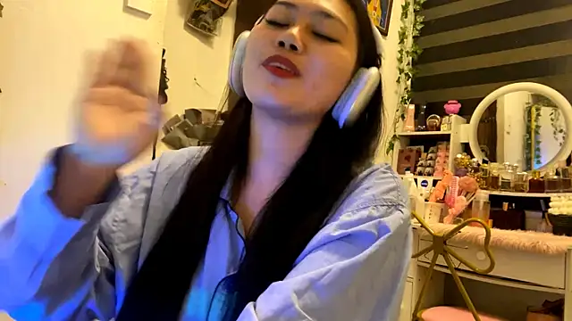 Snapshot of GlindaDejardin chatting on 29, 4, 2026 GlindaDejardin online show from 29, 4, 2026