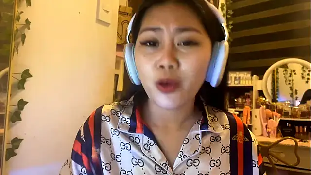 Snapshot of GlindaDejardin chatting on 17, 5, 2026 GlindaDejardin online show from 17, 5, 2026