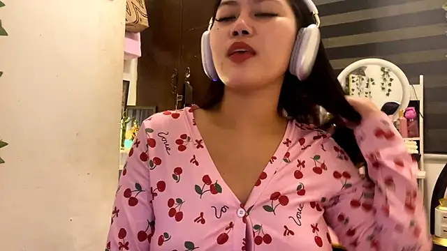 Snapshot of GlindaDejardin chatting on 18, 5, 2026 GlindaDejardin online show from 18, 5, 2026