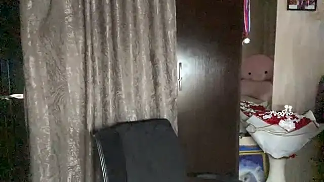 Snapshot of SophieNiktashu chatting on 5, 4, 2026 SophieNiktashu online show from 5, 4, 2026