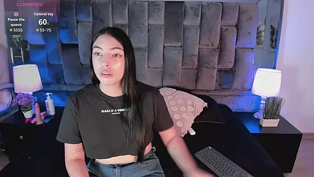 Snapshot of Ashly_bloom_ chatting on 25, 6, 2026 Ashly bloom online show from 25, 6, 2026