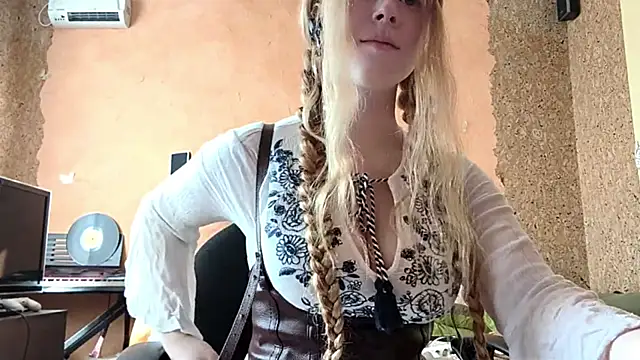 Snapshot of KateVibe_01 chatting on 7, 4, 2026 KateVibe 01 online show from 7, 4, 2026