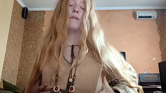 Snapshot of KateVibe_01 chatting on 28, 4, 2026 KateVibe 01 online show from 28, 4, 2026