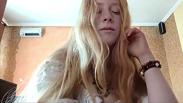 Snapshot of KateVibe_01 chatting on 19, 5, 2026 KateVibe 01 online show from 19, 5, 2026
