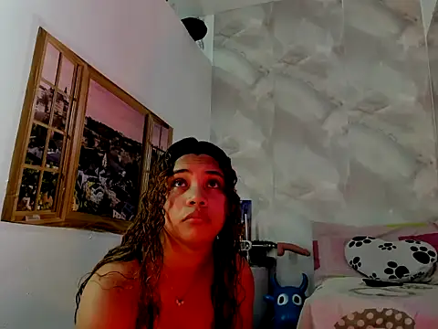 Snapshot of EllyBloom chatting on 13, 4, 2026 EllyBloom online show from 13, 4, 2026
