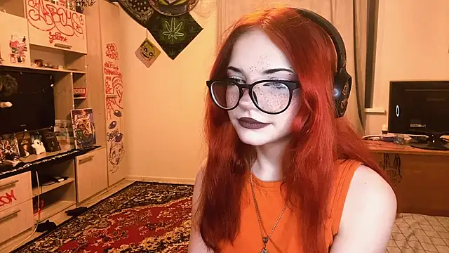 Snapshot of RedHeadCat chatting on 14, 5, 2026 RedHeadCat online show from 14, 5, 2026