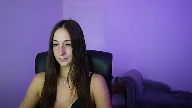 Crystalbrunette18 online show from 16, 7, 2026
