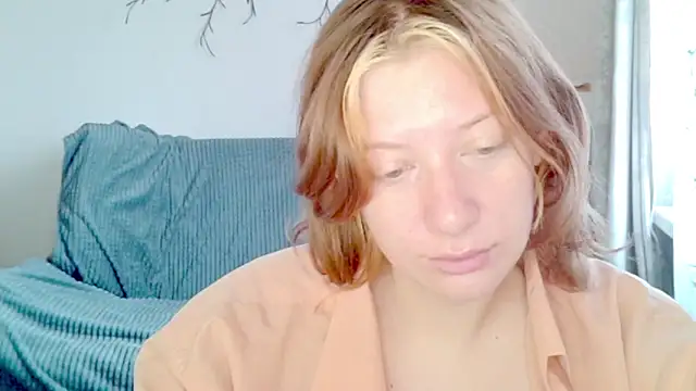 Snapshot of earn_my_lily chatting on 27, 4, 2026 earn my lily online show from 27, 4, 2026