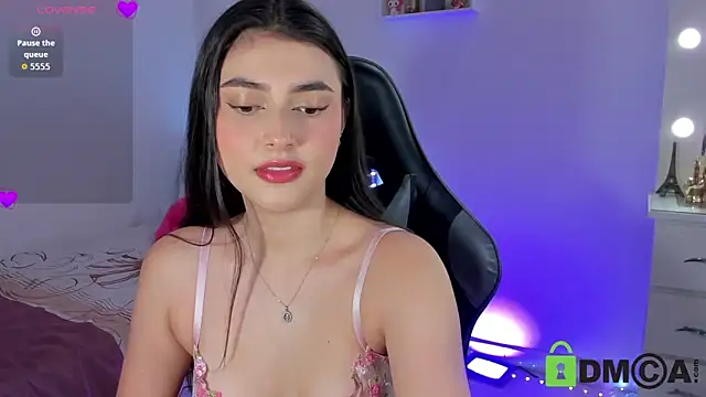 Snapshot of esmeralda_le chatting on 14, 6, 2026 esmeralda le online show from 14, 6, 2026
