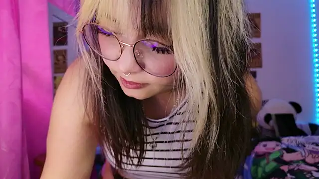 Snapshot of ZoeyDoll_ chatting on 26, 4, 2026 ZoeyDoll online show from 26, 4, 2026
