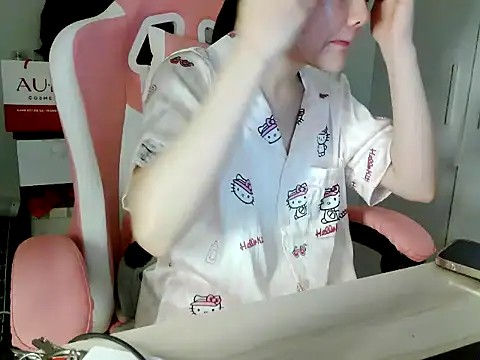 Snapshot of lucienguyen chatting on 22, 4, 2026 lucienguyen online show from 22, 4, 2026