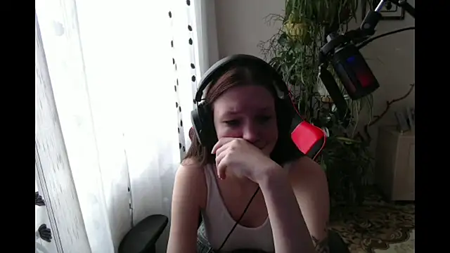 Snapshot of PunyKnee chatting on 14, 4, 2026 PunyKnee online show from 14, 4, 2026