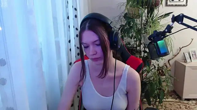 Snapshot of PunyKnee chatting on 20, 4, 2026 PunyKnee online show from 20, 4, 2026