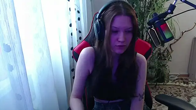 Snapshot of PunyKnee chatting on 28, 4, 2026 PunyKnee online show from 28, 4, 2026