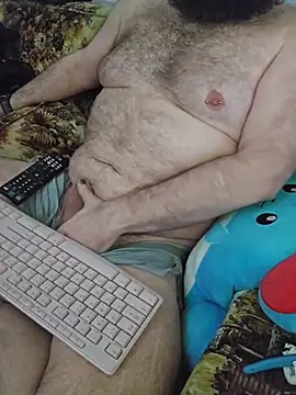 Snapshot of BriTheTopBear chatting on 10, 6, 2026 BriTheTopBear online show from 10, 6, 2026