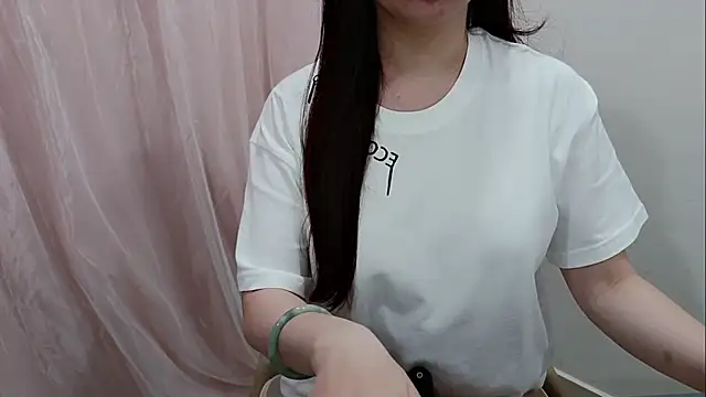 Snapshot of minami-yuiyui chatting on 20, 5, 2026 minami-yuiyui online show from 20, 5, 2026
