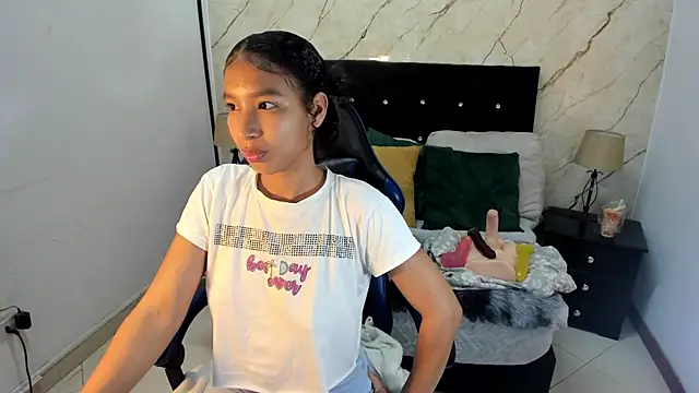 Snapshot of hasley_cute chatting on 20, 5, 2026 hasley cute online show from 20, 5, 2026