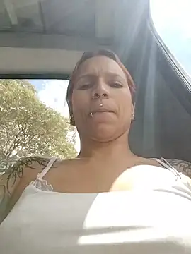 Snapshot of Mia_0-4 chatting on 23, 4, 2026 Mia 0-4 online show from 23, 4, 2026