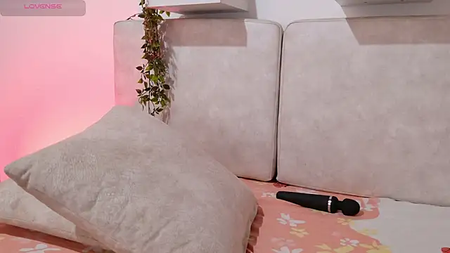 Hanni Dulce  online show from 8, 4, 2026