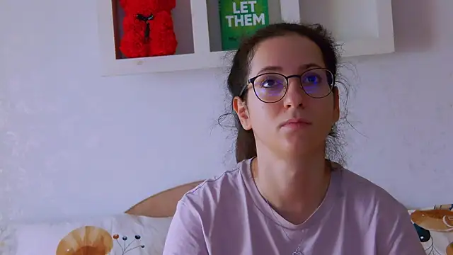 Snapshot of KarolDolly05 chatting on 17, 4, 2026 KarolDolly05 online show from 17, 4, 2026