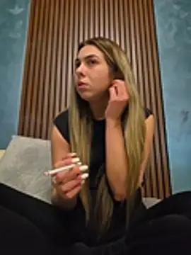Snapshot of AylinRosee chatting on 5, 7, 2026 AylinRosee online show from 5, 7, 2026