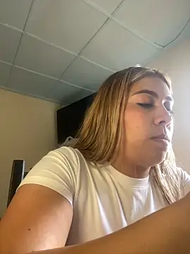  BellaSmith  online show from 15, 7, 2026