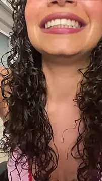 Snapshot of holaRosa chatting on 21, 4, 2026 holaRosa online show from 21, 4, 2026