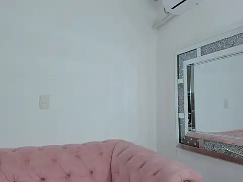 Snapshot of Saarahfoxx chatting on 15, 4, 2026 Saarahfoxx online show from 15, 4, 2026