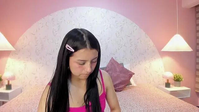 Snapshot of Leah_Brm chatting on 22, 4, 2026 Leah Brm online show from 22, 4, 2026