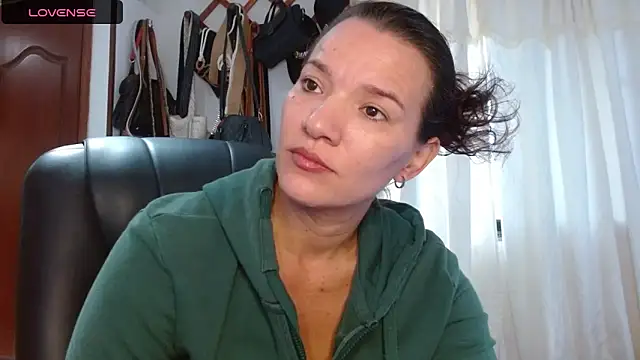 Snapshot of valery_fitt chatting on 17, 4, 2026 valery fitt online show from 17, 4, 2026