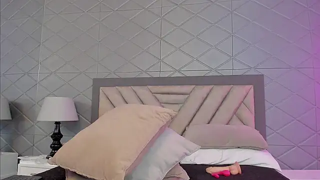 Snapshot of EvonnyMilk chatting on 14, 4, 2026 EvonnyMilk online show from 14, 4, 2026