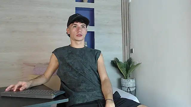 Snapshot of Logan_Steel chatting on 28, 6, 2026 Logan Steel online show from 28, 6, 2026