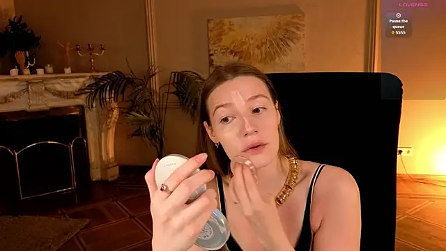Snapshot of Vanessa___Lui chatting on 19, 7, 2026 Vanessa Lui online show from 19, 7, 2026