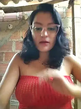 Snapshot of sienna_elara chatting on 8, 7, 2026 sienna elara online show from 8, 7, 2026