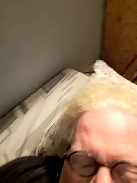 Snapshot of ChrisMtl83 chatting on 23, 4, 2026 ChrisMtl83 online show from 23, 4, 2026