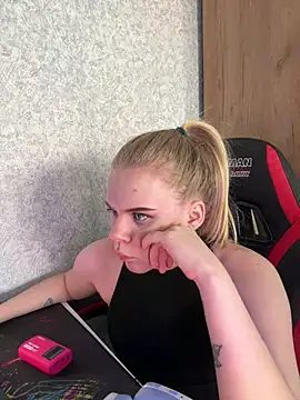 Snapshot of VioletEcho chatting on 10, 4, 2026 VioletEcho online show from 10, 4, 2026